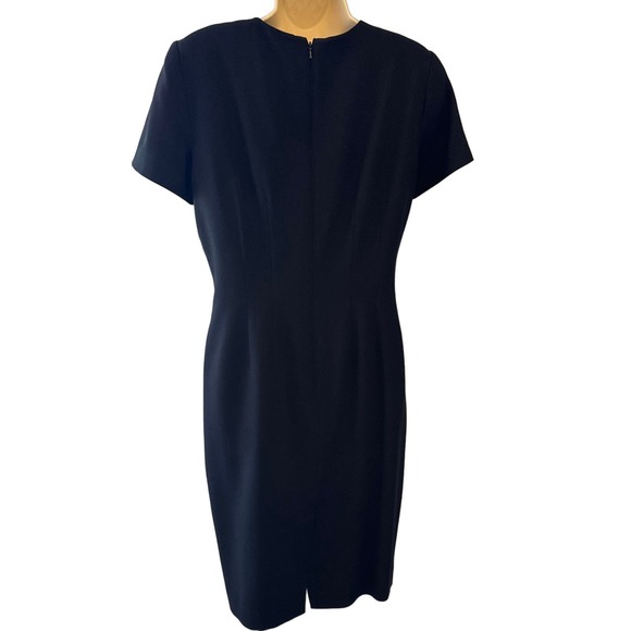 Elegant Black Dress - Picture 3 of 8